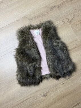 J.Crew girl’s faux fur vest size M-L